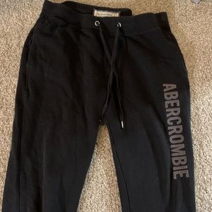 ABERCROMBIE JOGGERS!